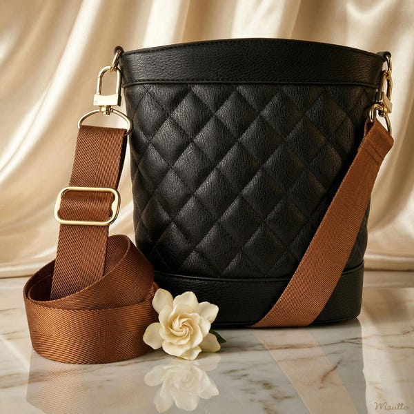 Correa de nailon satinado color bronce: ajustable para bolso cruzado o de hombro.