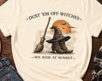 Dust 'em off Witches-shirt, vintage Halloween-heksen T-shirt, We Ride At Sunset-T-shirt, shirt heksenhoed bezemlaarzen, griezelig seizoen grafisch T-shirt