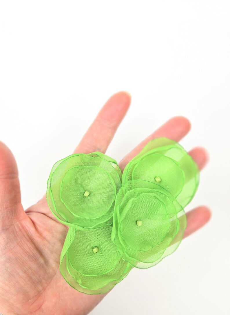 Sheer voile flower appliques, handmade fabric flower embellishments for floral crafts (15pcs)- LIME GREEN BLOSSOMS afbeelding 6