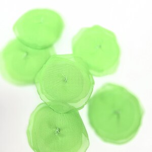 Sheer voile flower appliques, handmade fabric flower embellishments for floral crafts (15pcs)- LIME GREEN BLOSSOMS afbeelding 7
