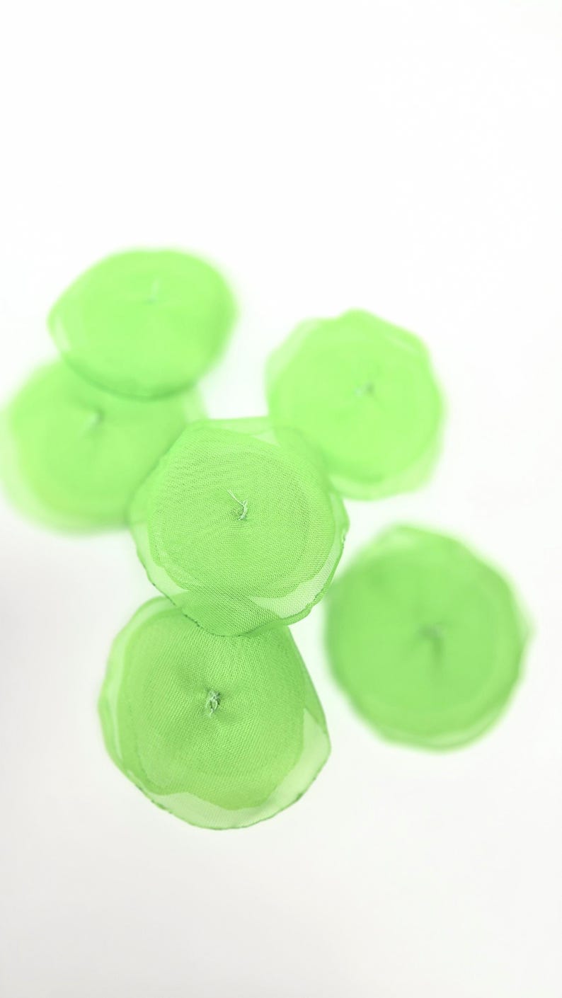 Sheer voile flower appliques, handmade fabric flower embellishments for floral crafts (15pcs)- LIME GREEN BLOSSOMS afbeelding 7