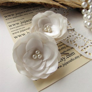 Bridal hair pins with fabric flowers, bobby pins with fabric flowers, bridal pins (set of 2 pcs) - BRIDAL IVORY BLOSSOMS (with glass pearls)