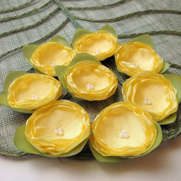 Handmade fabric flower appliques / embellishments (6 pcs) - MELLOW YELLOW Roses With Leaves