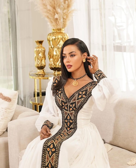 black and white dress with gold jewelry Giardini Segreti Ring in 18k White Gold, 5 Leaves main image 1