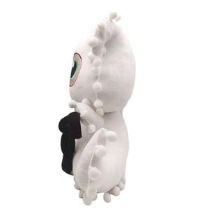 Op de afbeelding: Wit pluche speelgoed met een groot, enkel oog en een driedimensionaal zwart cijfer "3" op de borst. Het speelgoed heeft een pluche, witte staart met witte pompoenen.