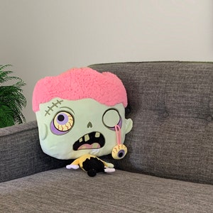 18 &quot;Zombie Plüsch Halloween Kissen. Halloween Wohnkultur. Kostenloser Versand! Halloween Zombie Dekoration. Untote Zombie Geek Geschenk!