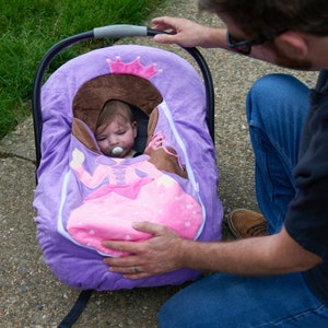 Car Seat Cuties Princess: Jasny odcień skóry. Pluszowy pokrowiec na fotelik samochodowy dla niemowląt. Prezent na baby shower dla dziewczynki! Darmowa wysyłka! Kostium dla niemowląt/dzieci