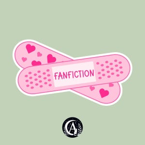Könnte beinhalten: Ein rosa Pflaster-Aufkleber mit dem Wort "FANFICTION" in weißer Schrift. Das Pflaster hat rosa Herzen und kleine rosa Kreise. Der Aufkleber befindet sich auf einem hellgrünen Hintergrund.