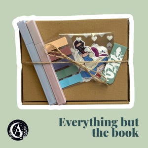 Könnte beinhalten: Ein brauner Pappkarton, der mit Bindfaden verschnürt ist und pastellfarbene Textmarker, Haftnotizen und dekorative Aufkleber enthält. Auf der Box steht der Text "Everything but the book".