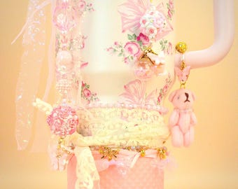 Meglio con un fiocco - loveshack fancy - set completo di accessori di design per Pink Holiday Quencher. Tazza e stivale NON inclusi. Leggi la descrizione.
