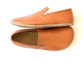 Mocasines de piel marrón mate: zapatos descalzos para mujer