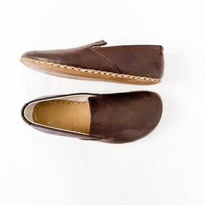 Mocassins en cuir marron amer, chaussures pieds nus en cuivre pour femmes image 6
