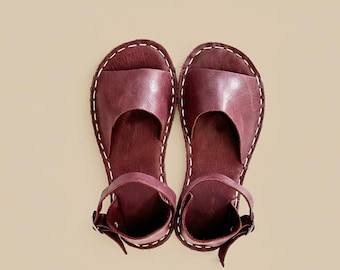 Erdung Barfuß Damen Sandalen: Leder Erdung Hausschuhe mit Kupferniete - Burgund