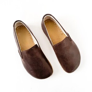Mocassins en cuir marron amer, chaussures pieds nus en cuivre pour femmes image 9