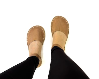 Sandalias descalzas de cuero hechas a mano para mujer: Zapatos con remaches de cobre Grounding - Marrón mate