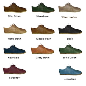 Peut inclure: Une collection de chaussures en cuir de diff&eacute;rentes couleurs, notamment marron amer, vert olive et cuir vision. Chaque chaussure a un design &agrave; lacets et une semelle cousue. D'autres couleurs incluent marron mat, marron classique, noir, bleu marine, marron fou, vert bouteille, bordeaux et bleu jean.