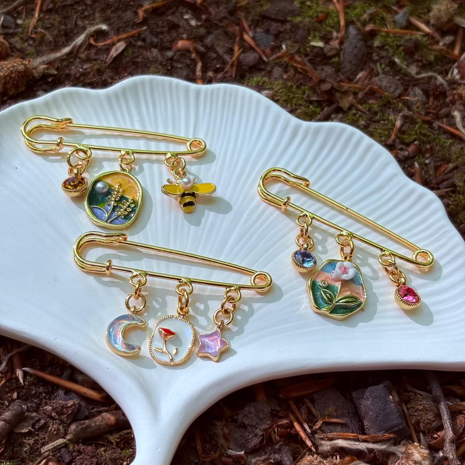アクセサリー h'eres F brooch il_fullxfull.6903543301_j105.jpg