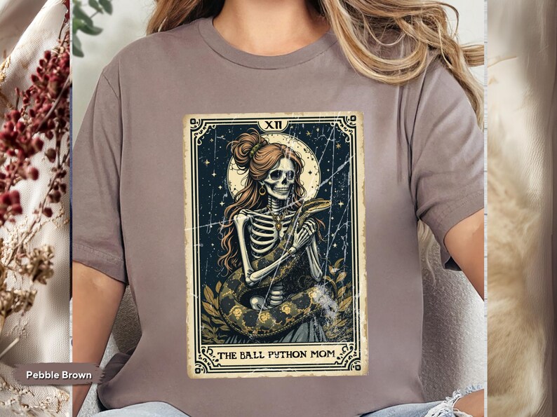 Ball Python Mom Tarot TShirt, Python Lover Tee, Gothic Skeleton Python Shirt, Cool Ball Python Shirt, Unique Gift for Python Owners afbeelding 9