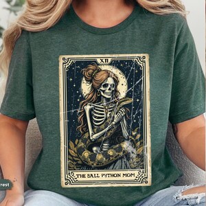 Ball Python Mom Tarot TShirt, Python Lover Tee, Gothic Skeleton Python Shirt, Cool Ball Python Shirt, Unique Gift for Python Owners afbeelding 10