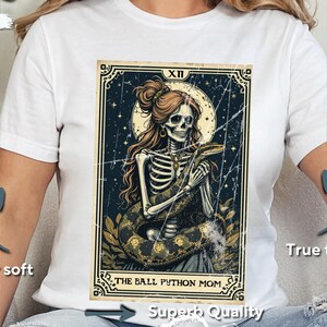 Ball Python Mom Tarot TShirt, Python Lover Tee, Gothic Skeleton Python Shirt, Cool Ball Python Shirt, Unique Gift for Python Owners afbeelding 8