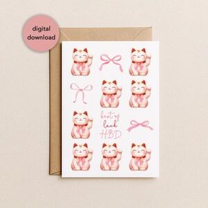 Carte de joyeux anniversaire imprimable chat porte-bonheur Maneki Neko rose avec noeud | Carte d'anniversaire tendance coquette avec noeud pour elle, téléchargement numérique de 5 x 7 po.