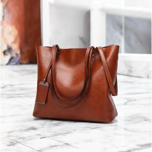 Handgefertigte PU-Leder Damen Hobo Tasche | Geräumige, weiche Umhängetasche für die Reise | Perfektes Geschenk für ihre stilvollen Abenteuer
