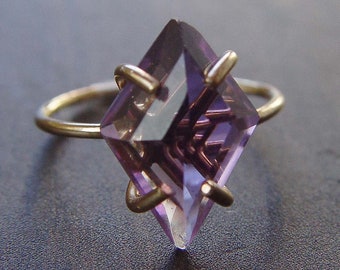 Amethyst Kite Gold Ring