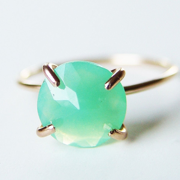 Green Chrysoprase Gold Ring OOAK