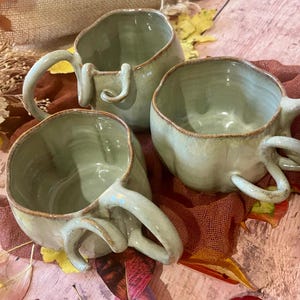 Tasse en grès automnale avec anse citrouille