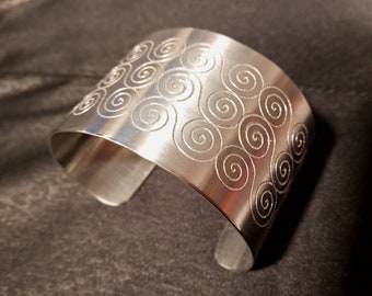 One Spiral Engraved Cuff