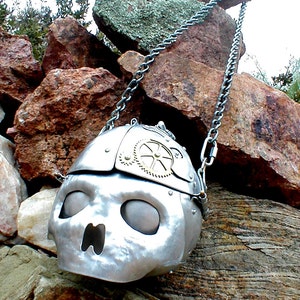 Skull Purse 3.0 with steampunk detail