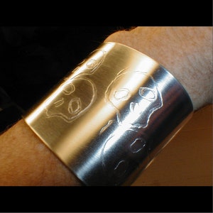 metal skull cuffs