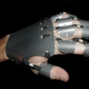 Single Heavy Metal Gauntlet