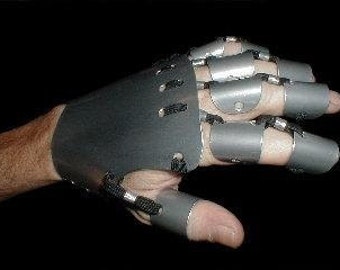 2 Heavy Metal Gauntlets