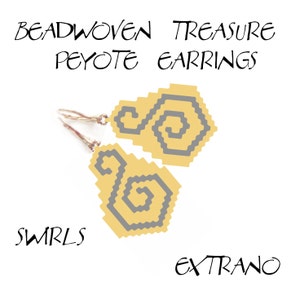 Puede incluir: Un par de pendientes de cuentas amarillas con un diseño de espiral gris. Los pendientes están etiquetados como "Beadwoven Peyote Treasure Earrings Swirls Extraño".