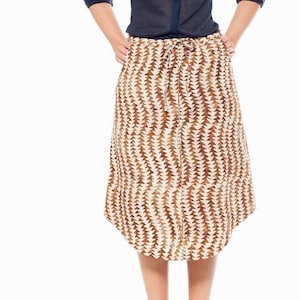 PROMO : Drawstring midi skirt rust printed cotton for woman. Side pockets. Front detail. Zip. Unlined. Summer. Triangle pattern. image 1