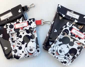 Bolsa de primeros auxilios de Mickey Mouse, transparente, con parte delantera, para los parques de Disney, para cosméticos, organizador de viaje, extensor de 4 x 5 y 5 x 7 con opción de clip.