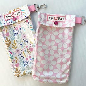 Roze EpiPen-drager met bloemen of wilde bloemen met doorzichtig vak / clip voor 2 allergie-injectoren / insulineflex medicatiepennen ID-kaart inbegrepen