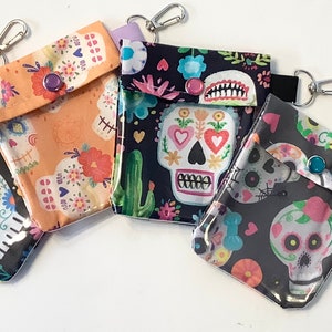 Schädel (1) Durchsichtiger Mini-Beutel-Schlüsselanhänger Clip 3x4 kleine Geldbörse Handdesinfizierer Chapstickhalter AuviQ EpiPen USB-Stick Dexcom Kleine Kosmetiktasche