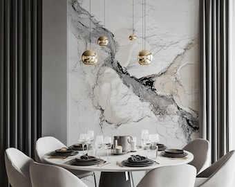 Puede incluir: Una mesa de comedor redonda con seis sillas, puesta con platos blancos, cubiertos negros y vasos transparentes. La mesa es redonda y tiene una tapa de mármol blanco. Las sillas son blancas y tienen un diseño moderno. La pared detrás de la mesa está decorada con un papel tapiz abstracto blanco y gris.