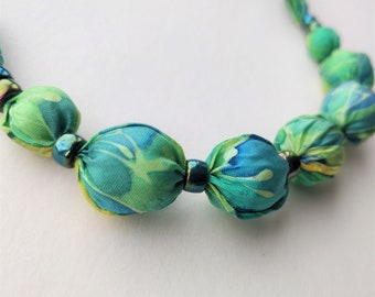 Silk necklace green and yellow