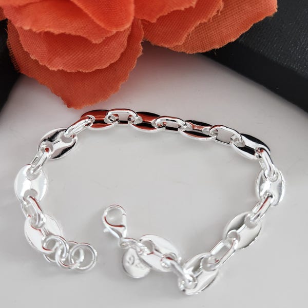 Women's Bracelet 7.25”. Simple Classic Oval Links