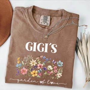 Expresso folded t-shirt featuring Gigi’s Garden of Love floral design – ideal for gifting grandmas on special occasions.