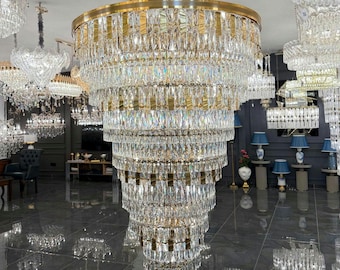 Lampadario Impero in cristallo e ottone dorato, lampadario di lusso a più livelli realizzato a mano per grandi foyer o interni di lusso, lampadario di cristallo