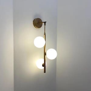Aplique de pared de tres esferas hecho a mano: Lámpara moderna de vidrio con burbujas