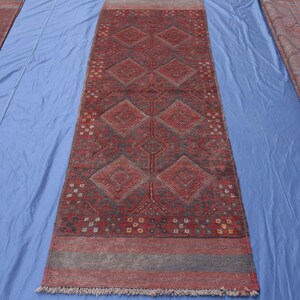 Handgemaakte Mushwani-loper 2 x 8, rode geometrische keukenloper, Afghaans tapijt in antieke stijl, tribale diamantwol smalle ingang lange pluche stapel afbeelding 2