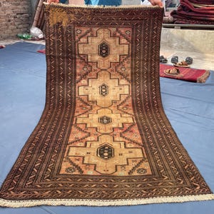 Tapete antigo turco de lã desbotada em terracota, tapete raro para corredor (1,2 x 2,1 m)