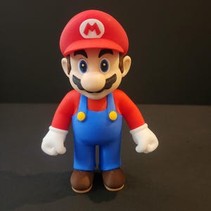 Super Mario: It&#39;s a me! Mario!!!  3D printed Mario figurine! Collect them all!