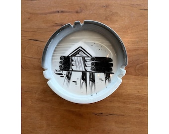 Sascha Brastoff Alaska Series Log Cabin Ceramic Ashtray 056A 7-Inch