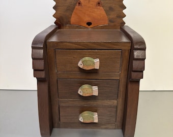 Vintage en bois ours poupée commode 3 tiroirs poissons tire miniature décor de cabine